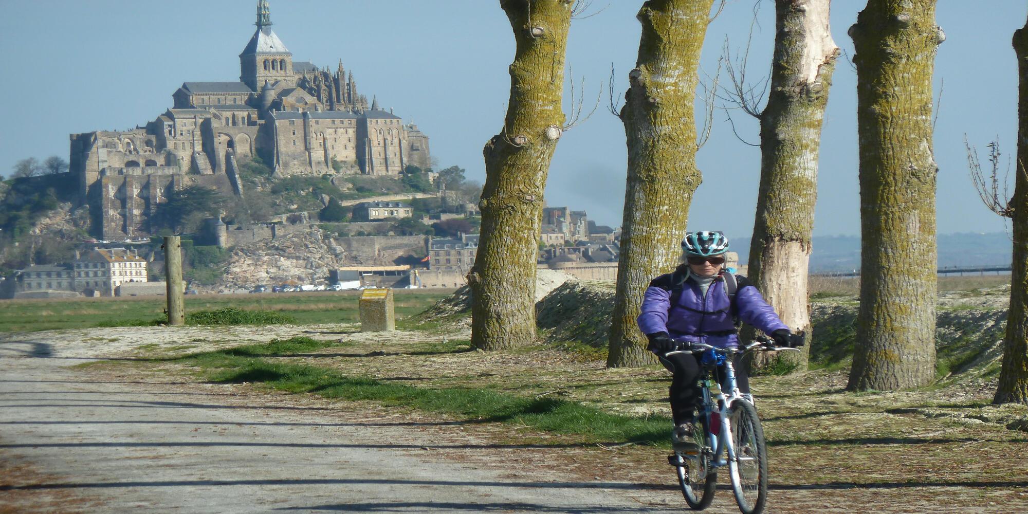 La maison d'hôtes Les Bruyères du Mont vous accueille dans la Baie du Mont Saint Michel 12 km du Mont St Michel entre St Malo et Granville Nous vous proposons un séjour entre Bretagne et Normandie au sein de 4 chambres et un gîte de charme.
