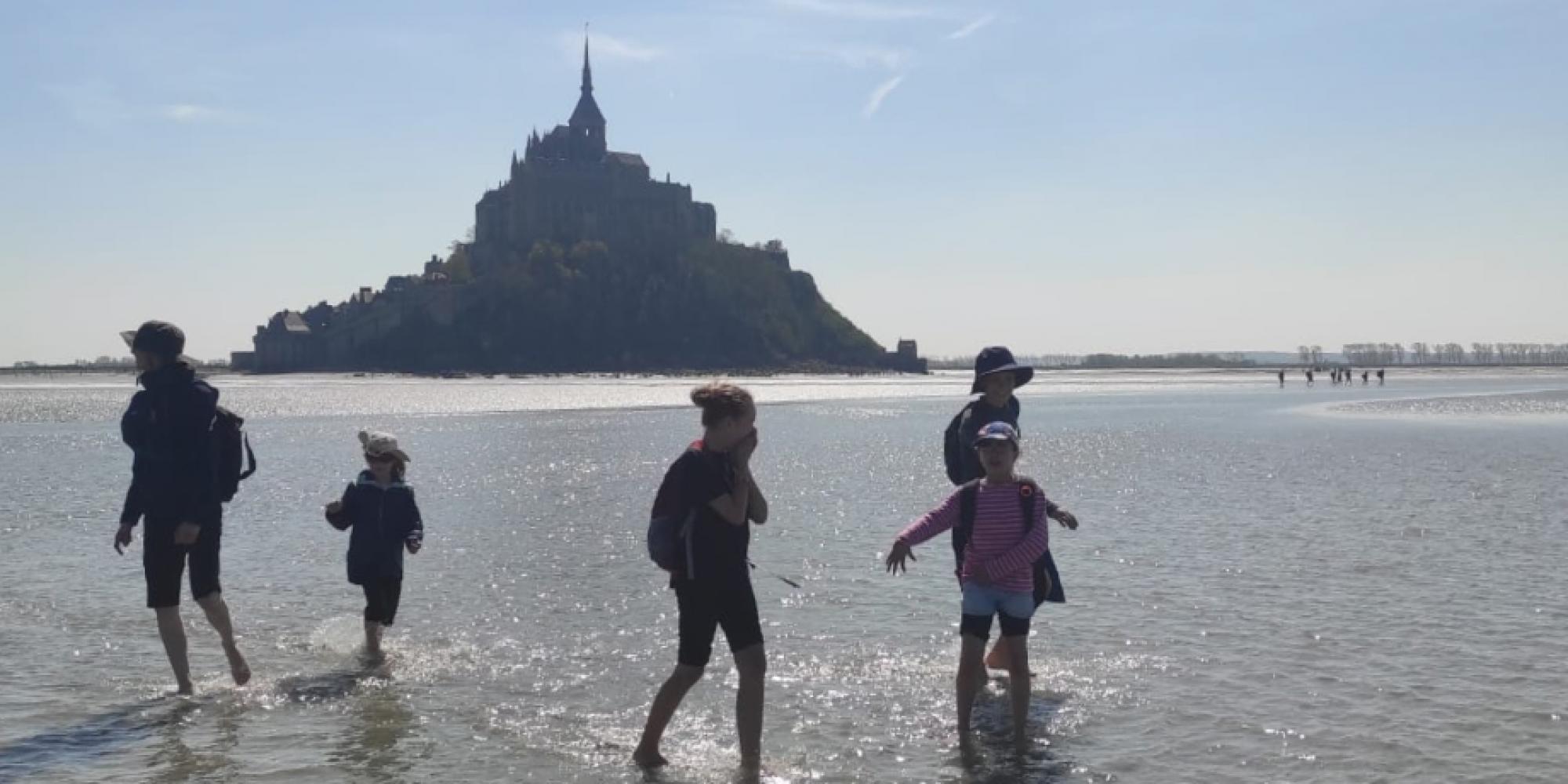 La maison d'hôtes Les Bruyères du Mont vous accueille dans la Baie du Mont Saint Michel 12 km du Mont St Michel entre St Malo et Granville  Nous vous proposons un séjour entre Bretagne et Normandie au sein de 4 chambres  et un gîte de charme. 
