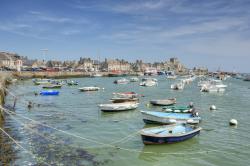 La maison d'hôtes Les Bruyères du Mont vous accueille dans la Baie du Mont Saint Michel 12 km du Mont St Michel entre St Malo et Granville  Nous vous proposons un séjour entre Bretagne et Normandie au sein de 4 chambres  et un gîte de charme. 